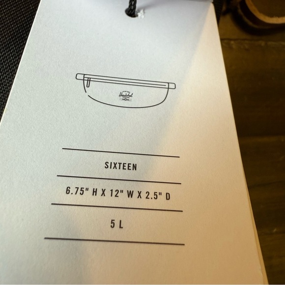 Herschel Supply Company  Sixteen black Fanny Pack - Picture 7 of 7